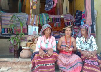 Foto husi sorin karuk luciana hosi klaran Palmira no husi karuk Agrufina