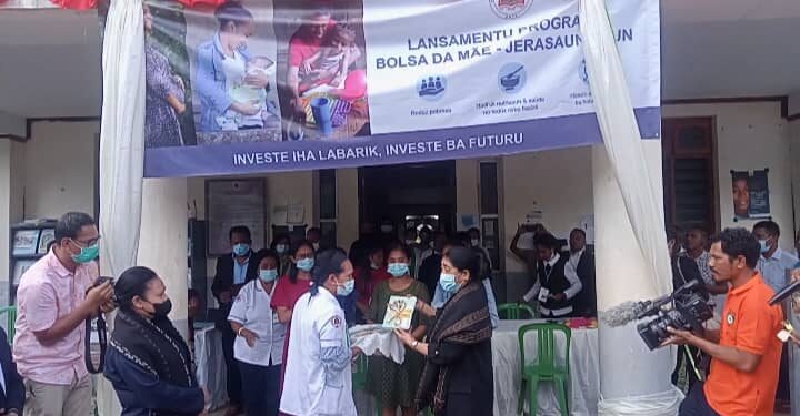 Vice-Ministra-PMMinistra-Solidaridade-inklujaunho-Ministra-Saude-tesi-fita-hosi-lansamentu