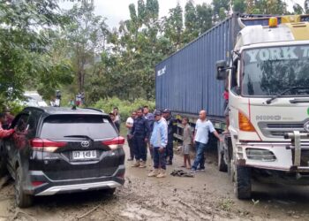 Kareta Kontentór Ida Hamosu Engarrafamentu Kuaze Oras 6 Iha Faulata Ainaro￼