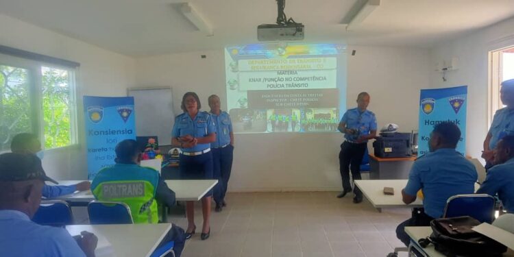 Membru Polísia Tranzitu Ainaro 25 Partisipa Formasaun Etika