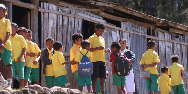 Estudante SACRAJES Triste ME Sei La Reabilita Eskola Privadu