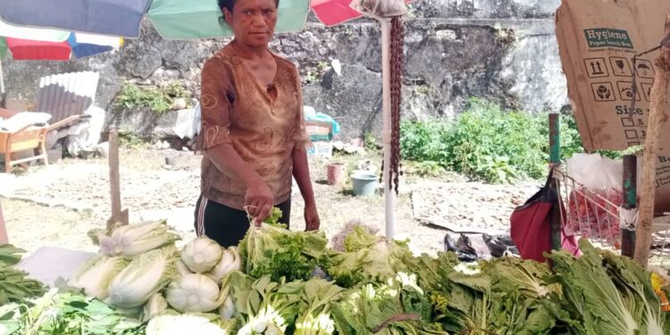 Mafalda Tanis nia produto lokal la folin iha Merkado