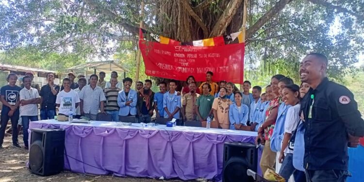 Estudantes UNTL Hala’o Seminariu Iha Suku Foho-Ailiku Selebra Loron Konsulta Popular