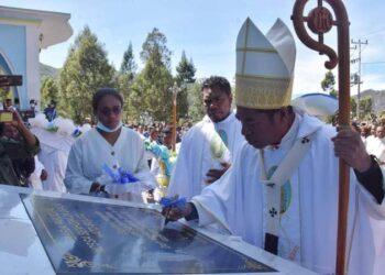 Padre Francisco no sarani orgulhu Hato-buliko sai paroquia