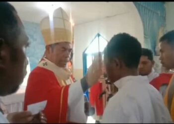 Sua Emenensia Dom Virgílio Cardeal Do Carmo  Da Silva Fó Krisma Ba Sarani 780  Iha Hatobuilico