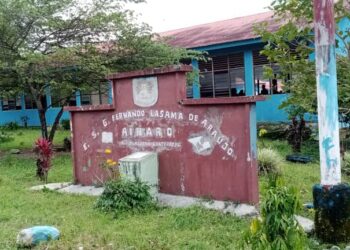 ESG Fernado La-Sama Falta Kadeira Meza no Menus Profesores