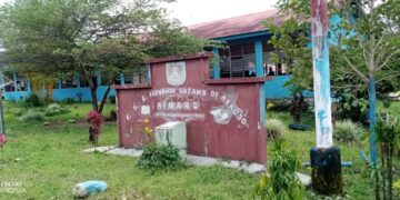 ESG Fernado La-Sama Falta Kadeira Meza no Menus Profesores