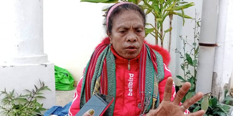 Agustina Toba deit iha koridór durante loron 2 hodi hein trata sertidaun RDTL