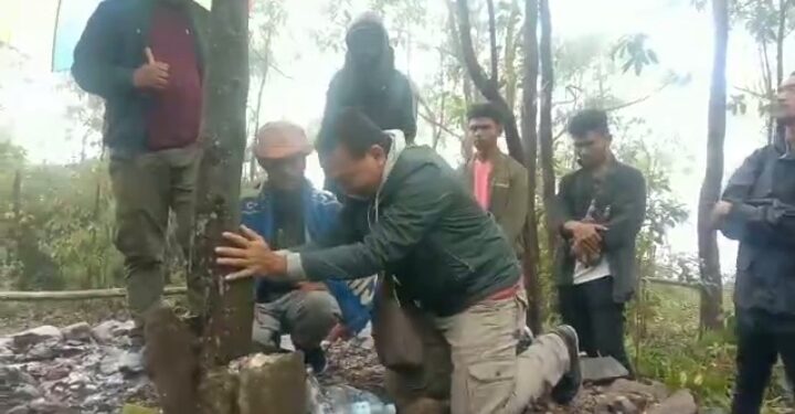 familia Riando ho komunidade tula bua ho malus iha ai lulik Ramelau