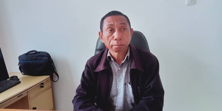 Autoridade Ainaro Husu Ba Komunidade Labele Halo Movimentu, Bainhira Akontese Fenomena Eclipse Solar