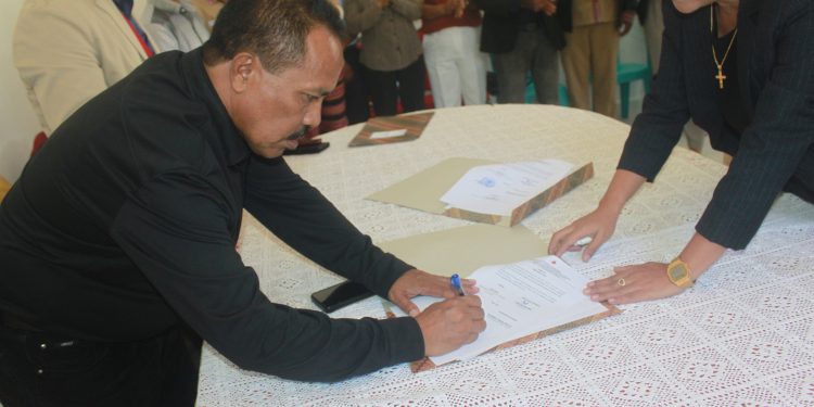 SEFOPE Asina Kontratu Ho Grupo Karpintária Iha Ainaro