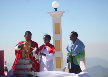 Estatua Jesus Divina Misericórdia Iha Foho Edi Lau inagura husi Sua Eminencia  Dom Virgilio Cardeal Do Carmo Da Silva SDB 
