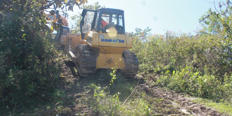 Ekavator Husi Kompania inplementador Sunrice, JV- Nesto, loke estrada alternativa Suku Soro liga Suku Suro-Craik