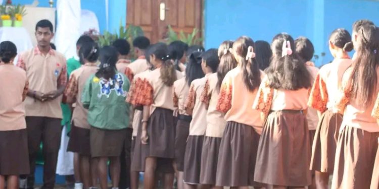 Estudante ESGFLA Nain 5 la partisipa ezame Nasionál