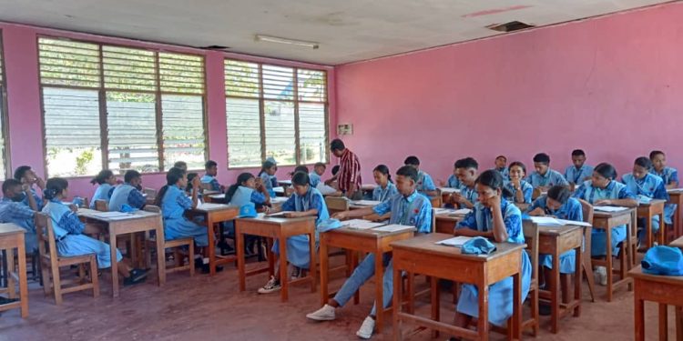 Sala la Sufesiente, Estudante 40 Okupa  Aula ida Hodi Partisipa Ezame Nasionál