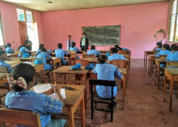 Estudante 20 la tuir ezame pasajen klase iha ESGFLA