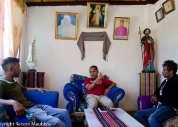 Padre João ”Liu-rai Sira Tenki Banati Tuir Modelu Ukun Cristu Nai Liu-rai Nian”