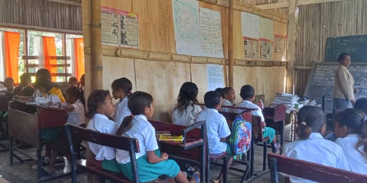 Eskola EBF Sabagu Leo-pat, estudante sira uja sala ida fahe ba turma rua, hodi simu materia husi perofesores sira