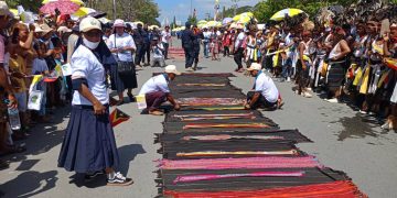 Nahe Tais iha Dalan Nudar Sinal Domin Hanesan Ema Judeu Sira Foti Jesus Ba Liurai