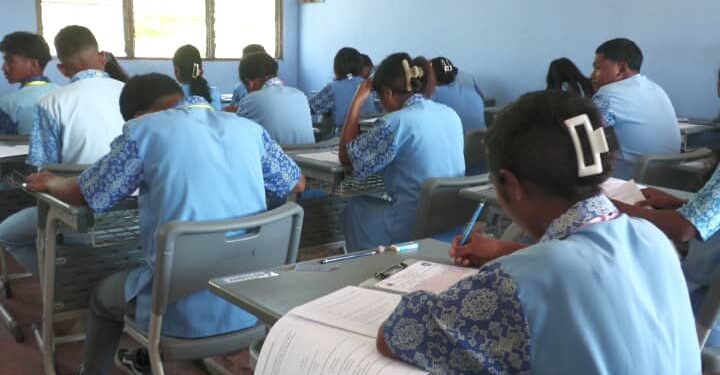 Estudante Eskola EBC Fernado Lasama Ainaro 100% Partisipa Ezame Nasionál