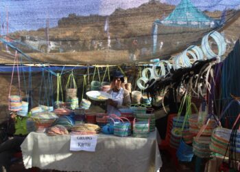 Diamentina ho Nia Grupu Uza Aqua Gelas Transfora ba Ekipamentu Modernu