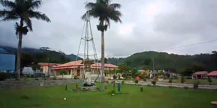 Iha Ainaro Joven sira la senti NatalTanba la hare’e Árvore Natal Reprezenta Munisipiu