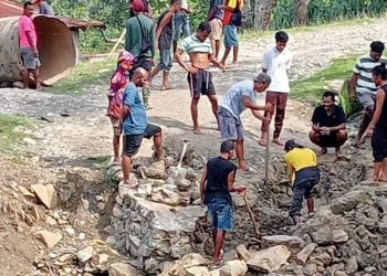 Lideransa Suku Suro-Craik Hamutuk Komunidade Hanoin Rasik Ateru Estrada  kotu Iha Ria-mori Hodi hafasil Komunidade Sira Asesu ba Sentru Saúde Ainaro vila no Merkadu