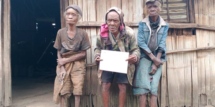 Idozus Nain tolu Maun Ho Nia Feton Rua ,Iha Suku Fatubesi,Aldei Hohulo