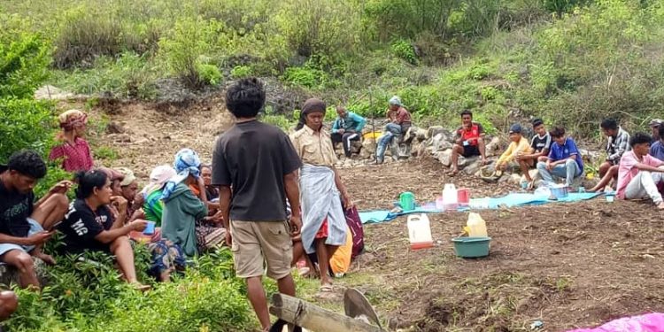 Komunidade Blors iha Aldeia Mauchiga Voluntáriu Ke’e Estrada ho Metru Atus Lima