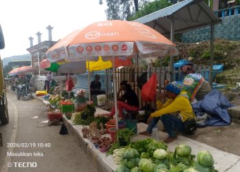 Komunidade Maubessi Faan iha Trotoar Leten Tamba Espasu Merkadu Limitadu