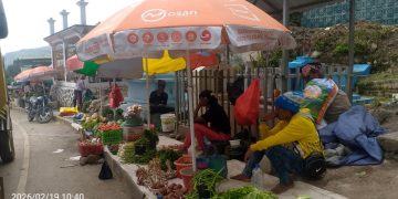 Komunidade Maubessi Faan iha Trotoar Leten Tamba Espasu Merkadu Limitadu