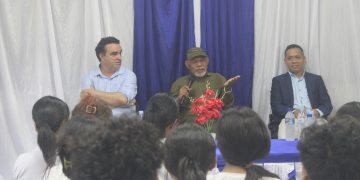 LAT: Onradu  Fo Palestra Ho Lian Portugés Ba Estudante Eskola Café Taibessi